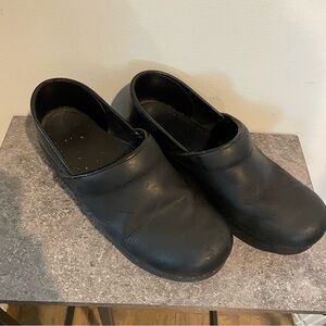 Dansko black clogs size 39 (8.5)